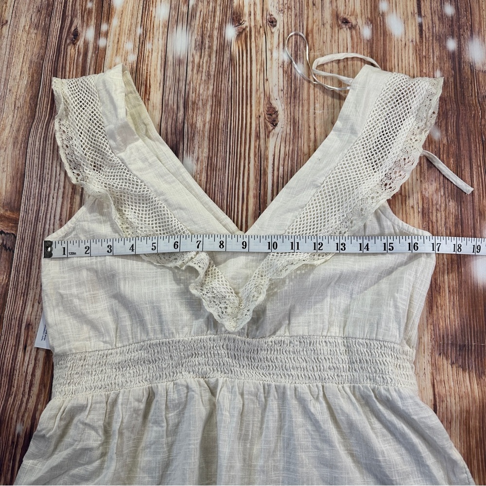 Old Navy Cream Lace-Trim Peplum Tank Top - Picture 4 of 9